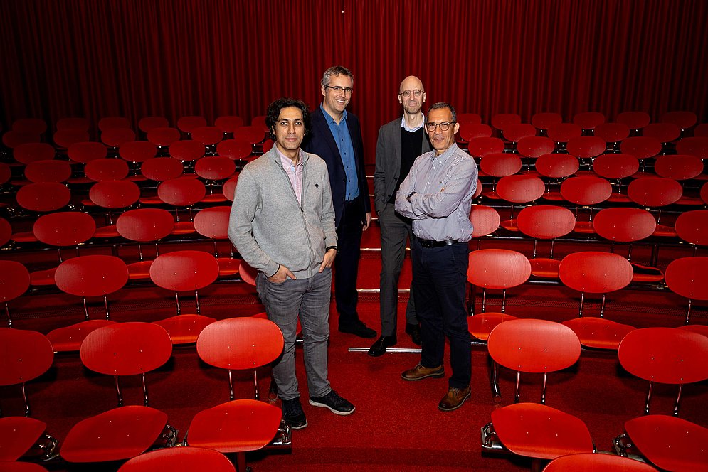 Sur la photo de gauche à droite : Mokhtar Bozorg (HEIG-VD), Pierre Roduit (HES-SO Valais-Wallis), Jean-Philippe Bacher (HEIA-FR), Nabil Abdennadher (HEPIA).